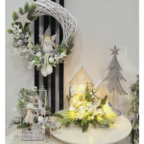 Dekoracje świąteczne # 208 Stroik świąteczny. Domek  z oświetleniem led. Ozdoby świąteczne